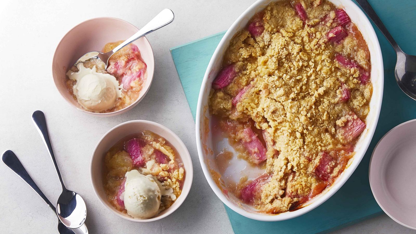 Rhubarb and apple crumble