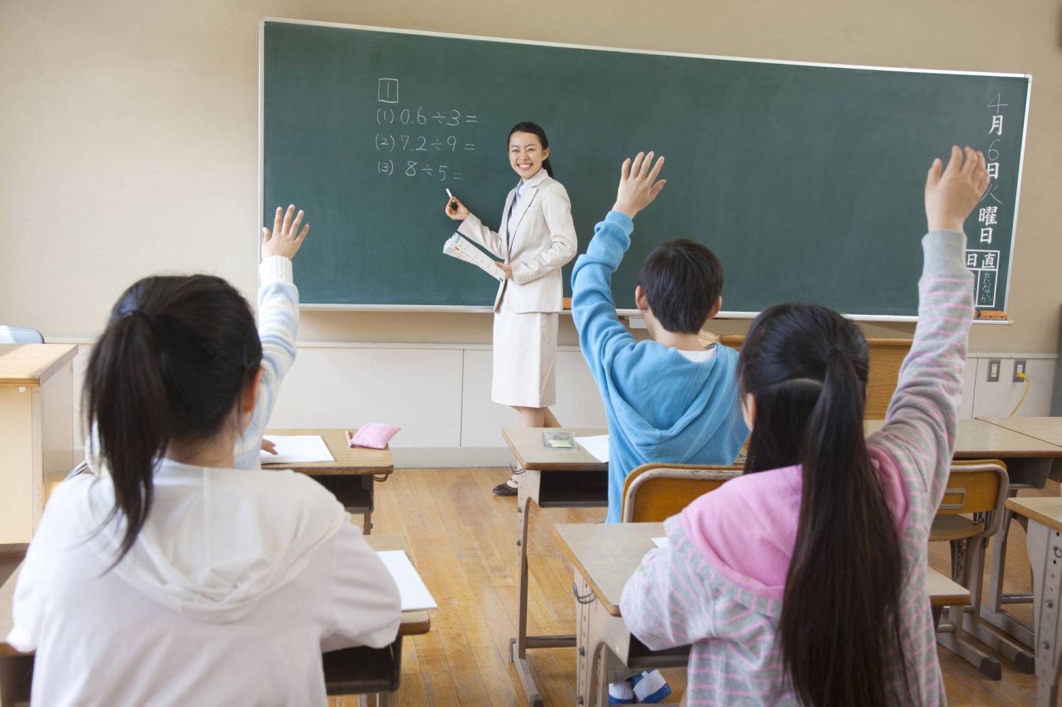 Teachers in Japan still work the longest hours OECD survey finds